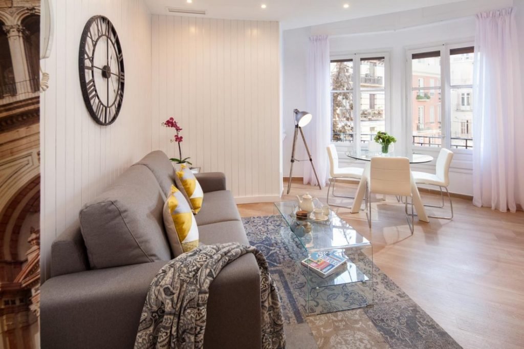 INTERNET salon con vistas 1 1100x733 1